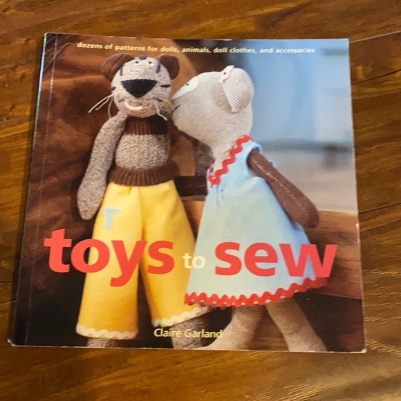 Toys‎ to Sew: Dozens of Patterns for Dolls, Animals, Doll Clothes - Picture 1 of 5